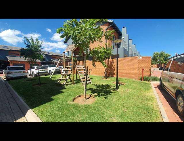 2 BEDROOM TOWNHOUSE FOR SALE IN MONTANA